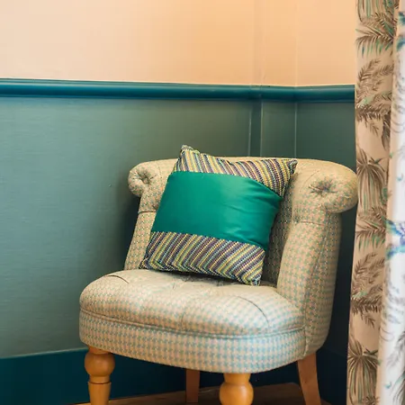 오테로 바이 해피컬처 호텔 4*